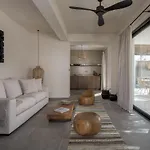 Bianco - Adam Villa